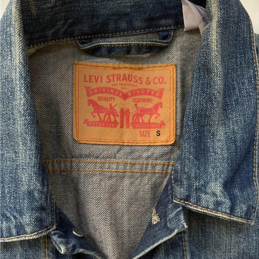 Levi's Faded Classic Trucker Blue Denim Small Jacket Distressed Red Tab 72335 - Picture 9 of 16